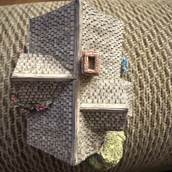 Lilliput Lane Shave and a Haircut‎ American Landmarks 1993 Barber Shop Miniature - Picture 9 of 9